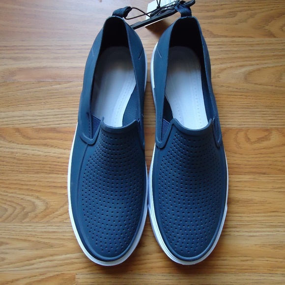 SIZE 10. Men’s water, garden slip one shoes. main image 6